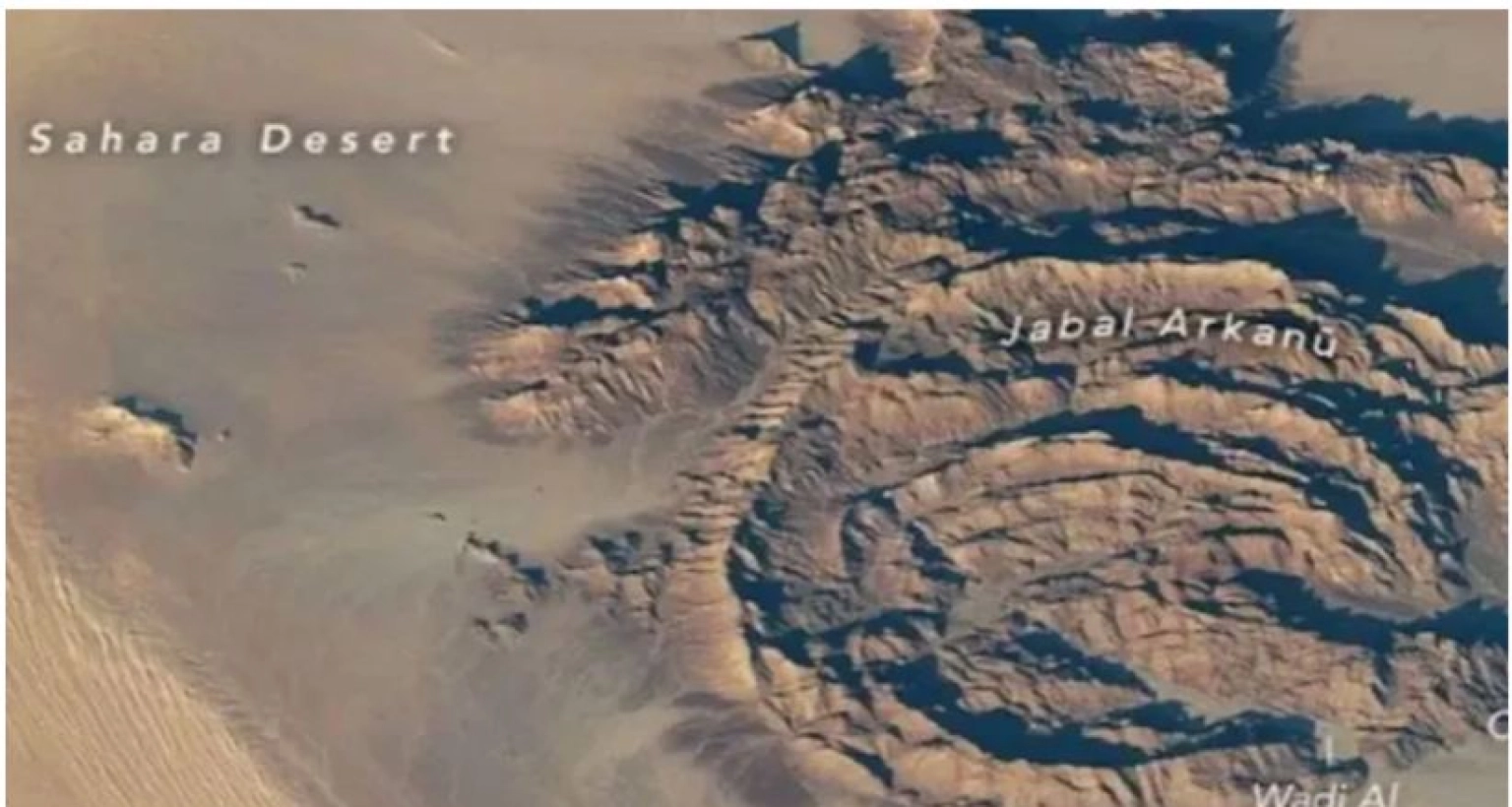 এবার মহাকাশে ধরা পড়ল মরুভূমির পাহাড়ের বিরল ছবি!