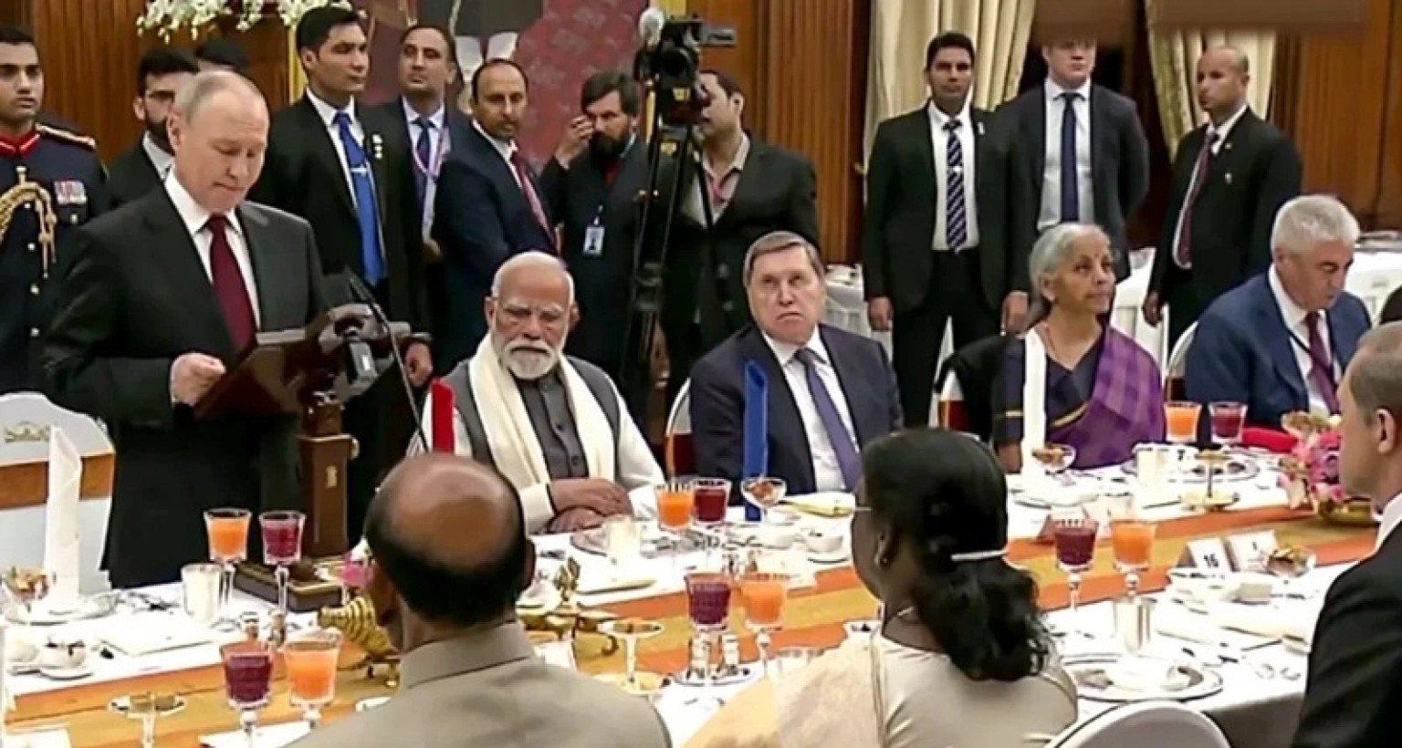 পুতিনকে নৈশভোজে মাংস ছাড়া যা যা খাওয়ালো ভারত