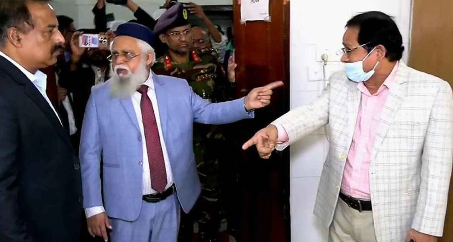 স্বাস্থ্যের ডিজির সঙ্গে তর্কে জড়ানো সেই চিকিৎসককে অব্যাহতি