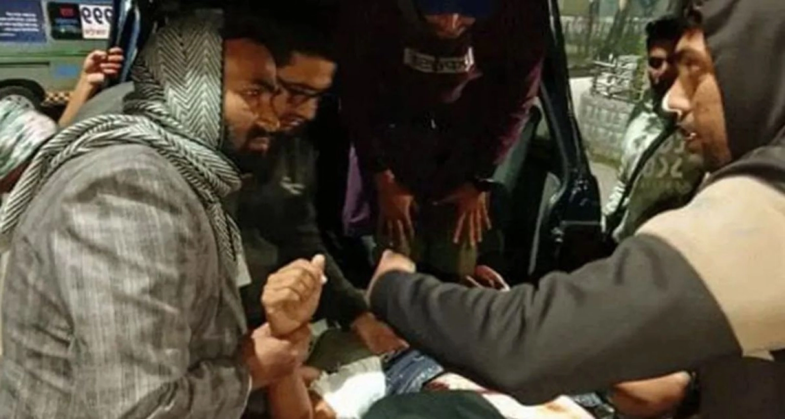 এবার জামায়াত নেতাকে কোপাল নিষিদ্ধ ছাত্রলীগ কর্মী