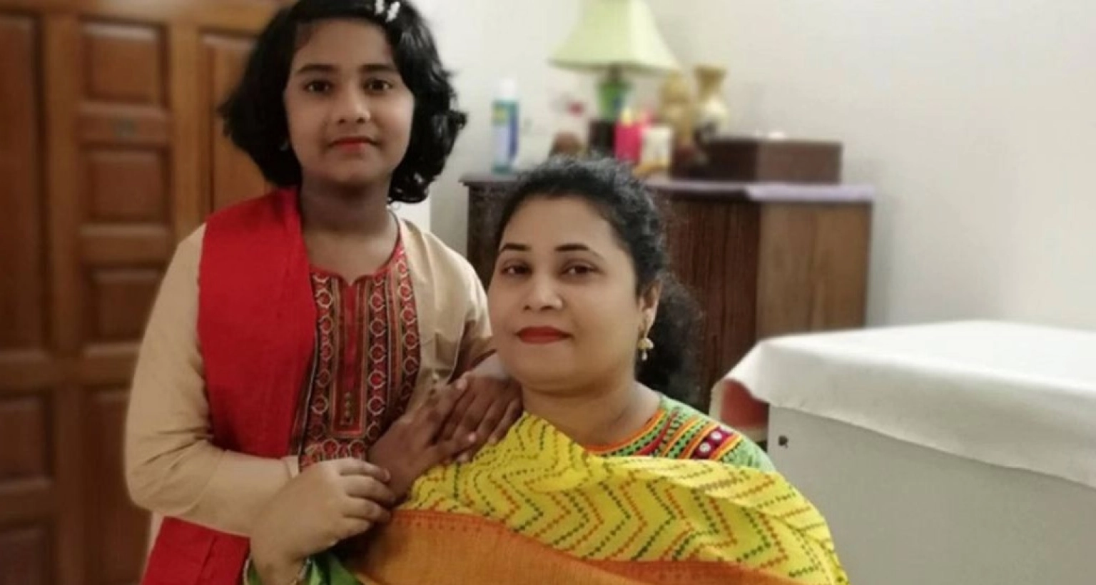 মায়ের দেহে ৩০টি, কন্যার দেহে ৬টি ছুরিকাঘাত!