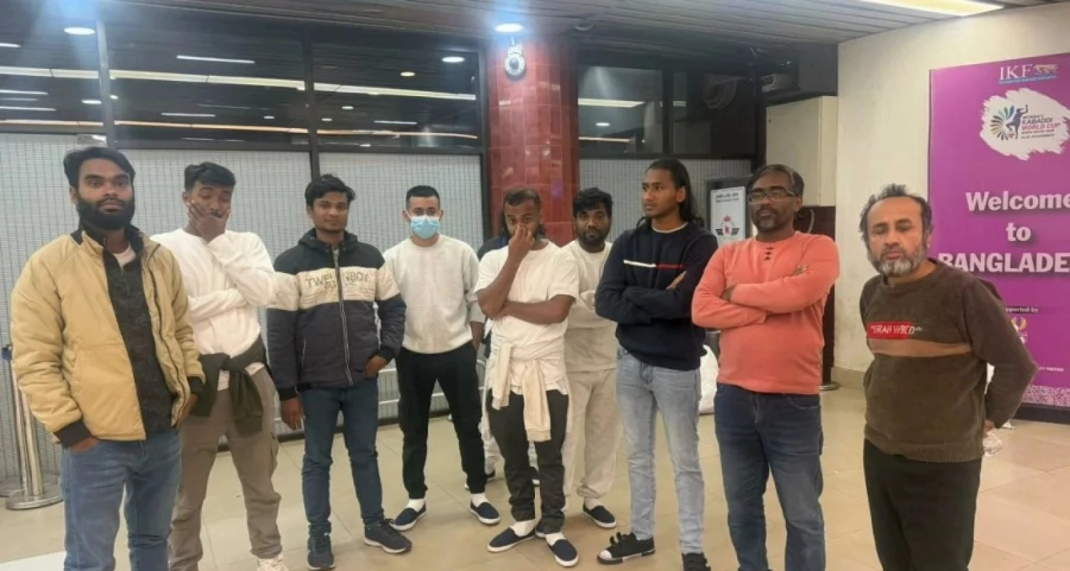 হ্যান্ডকাফ ও শেকল পরিয়ে আরও ৩১ বাংলাদেশিকে ফেরত পাঠাল যুক্তরাষ্ট্র