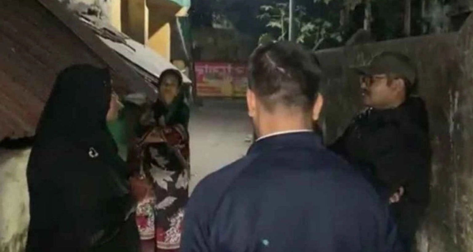 'আম্মুর ৬ লাখের বেশি টাকা ছিল, সেটার জন্য ভাই মাকে মেরে ফেলেছে'