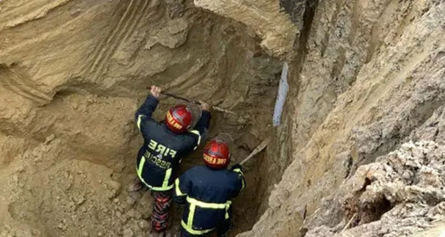 নলকূপের পাইপ থেকে উদ্ধার করা শিশু সাজিদের স্বাস্থ্য পরীক্ষা চলছে