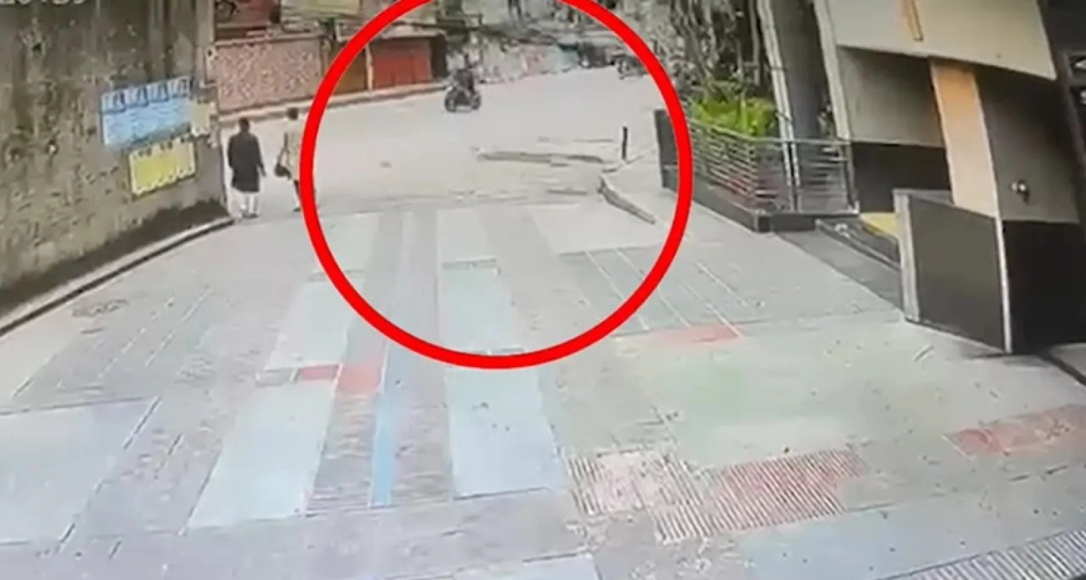 ওসমান হাদী গুলিবিদ্ধ : সিসিটিভি ফুটেজে যা দেখা গেল