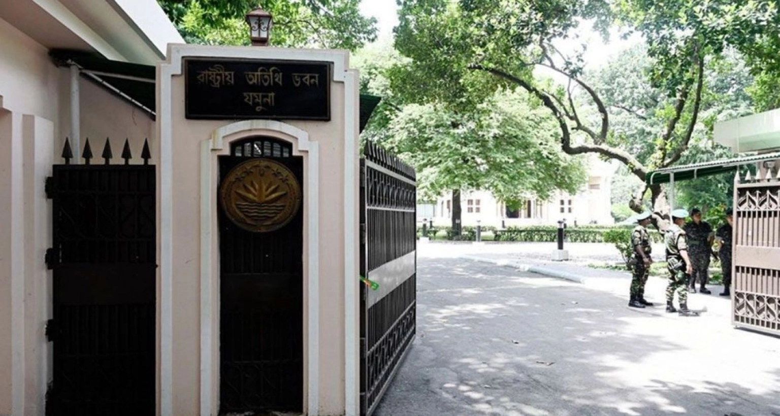 প্রধান উপদেষ্টার সঙ্গে বৈঠকে তিন দলের প্রতিনিধিরা