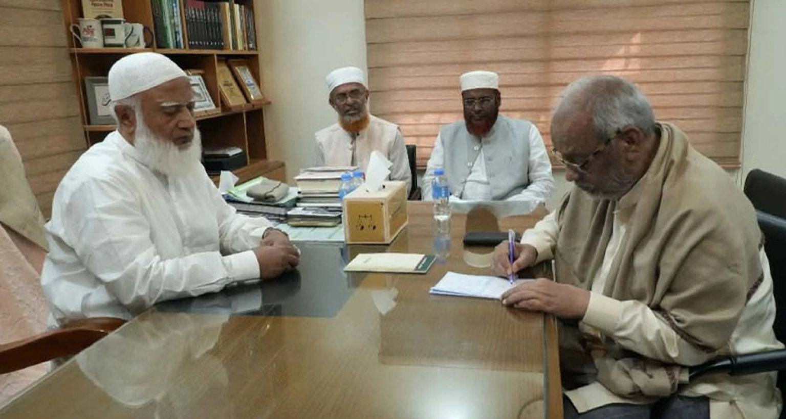 জামায়াতে যোগ দিলেন বিএনপির সাবেক এমপি মেজর (অব.) আক্তারুজ্জামান