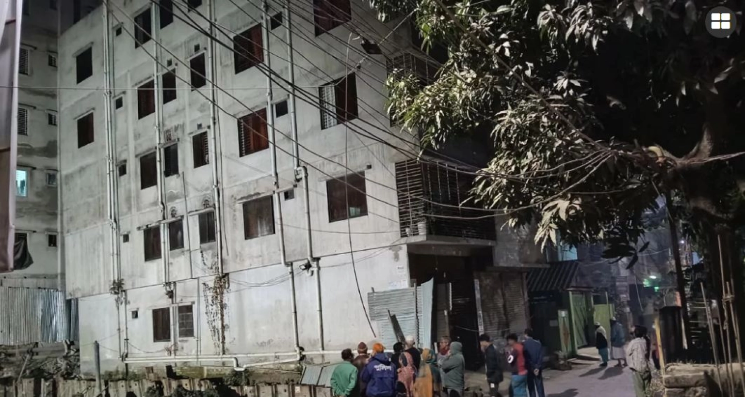 হেলে-গেছে-৫-তলা-ভবন-