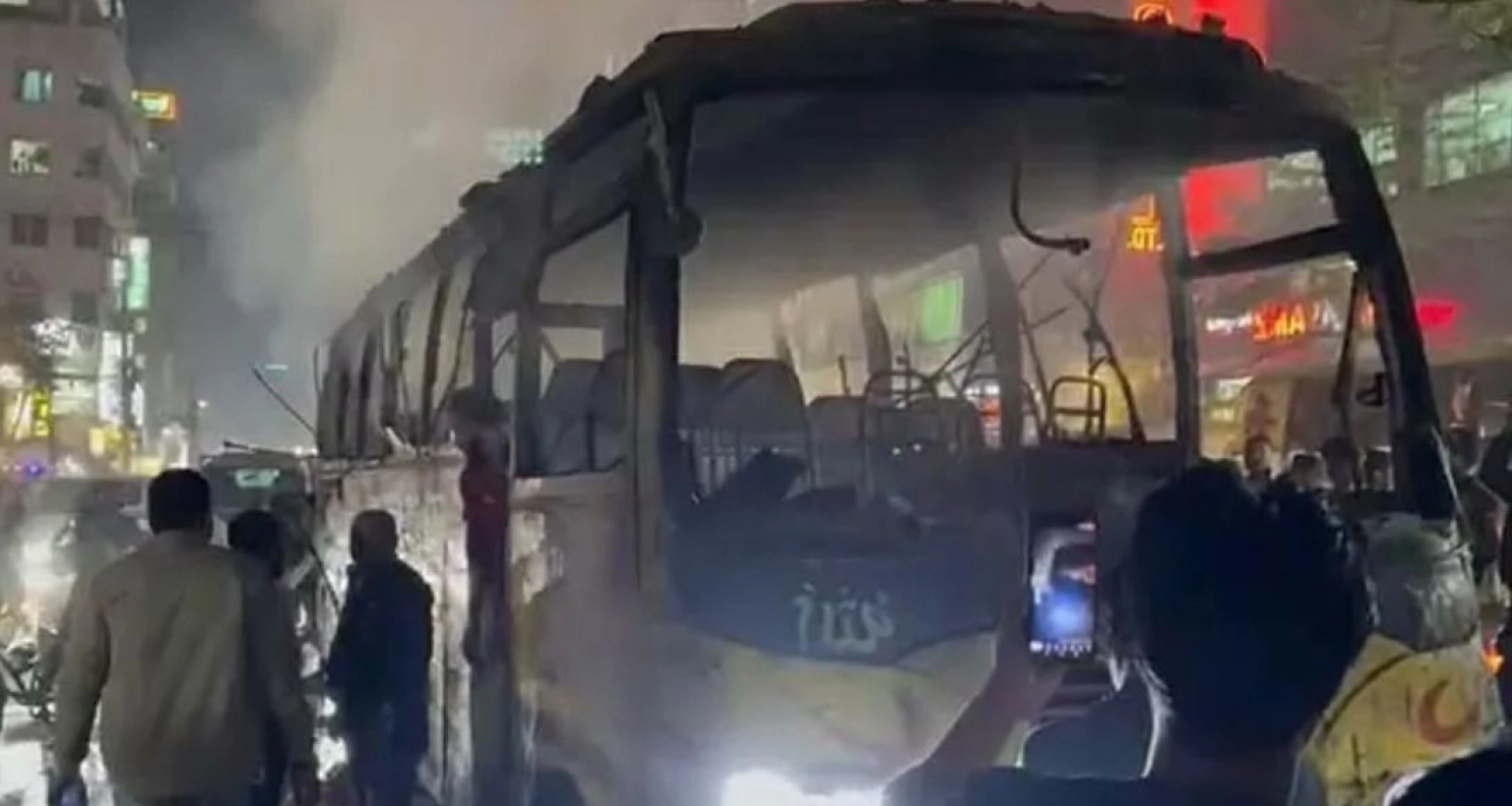 রাজধানীতে যাত্রীবাহী বাসে আগুন
