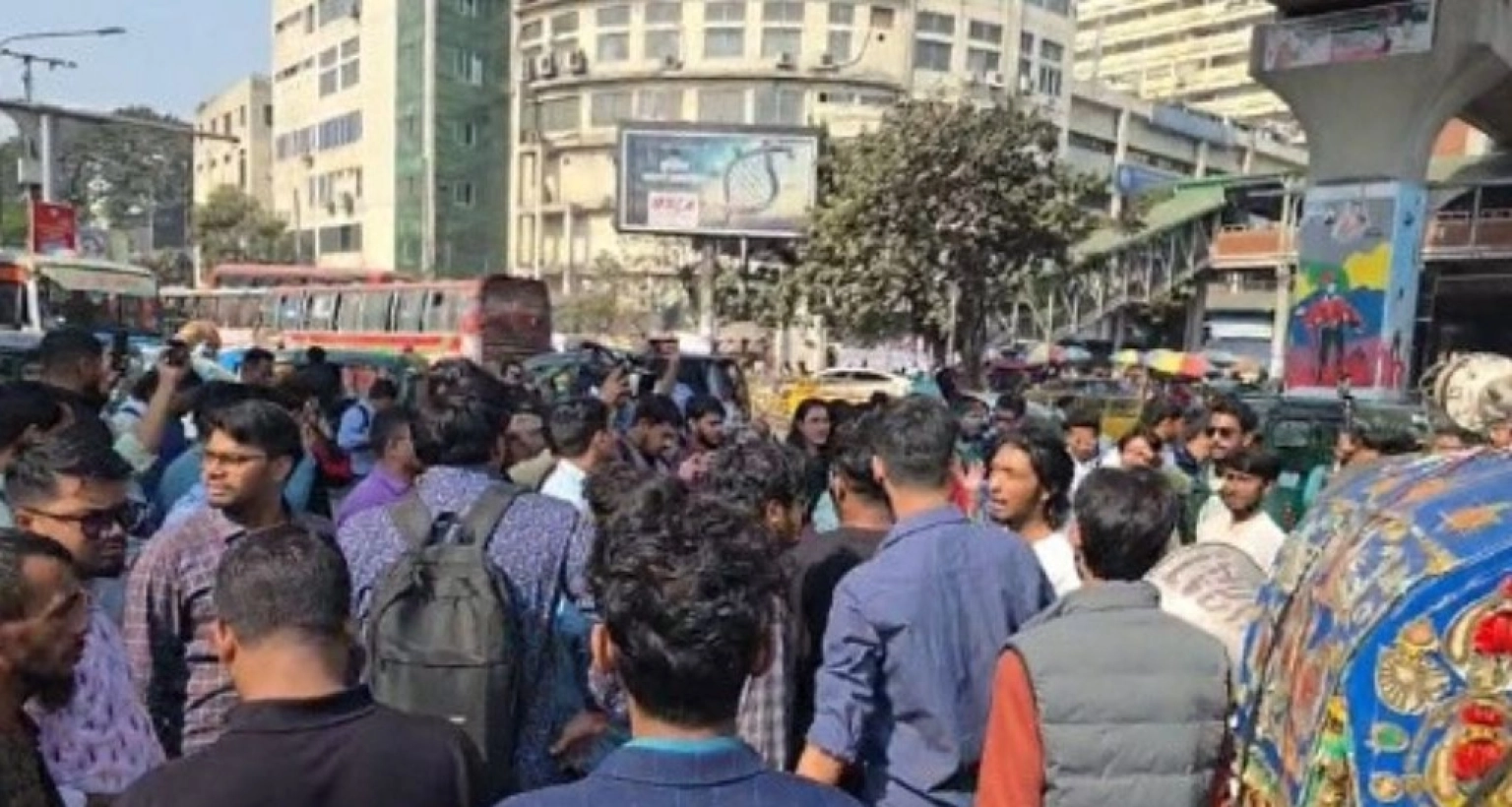 স্বরাষ্ট্র উপদেষ্টার পদত্যাগের দাবিতে ‘শাহবাগ ব্লকেড’