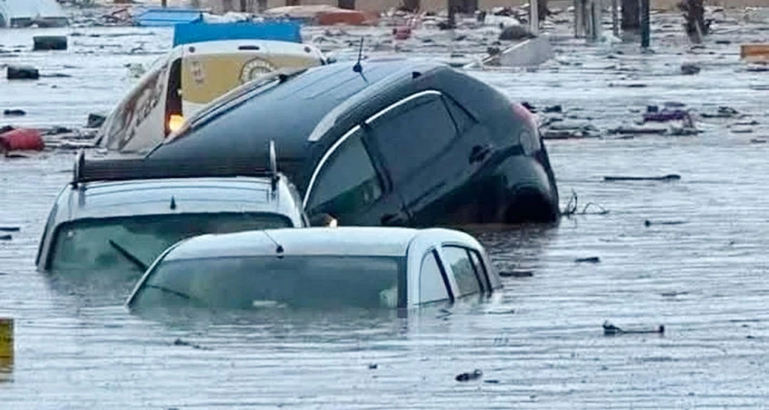 ১ ঘণ্টার বৃষ্টিতে আকস্মিক বন্যায় ২১ জন নিহত