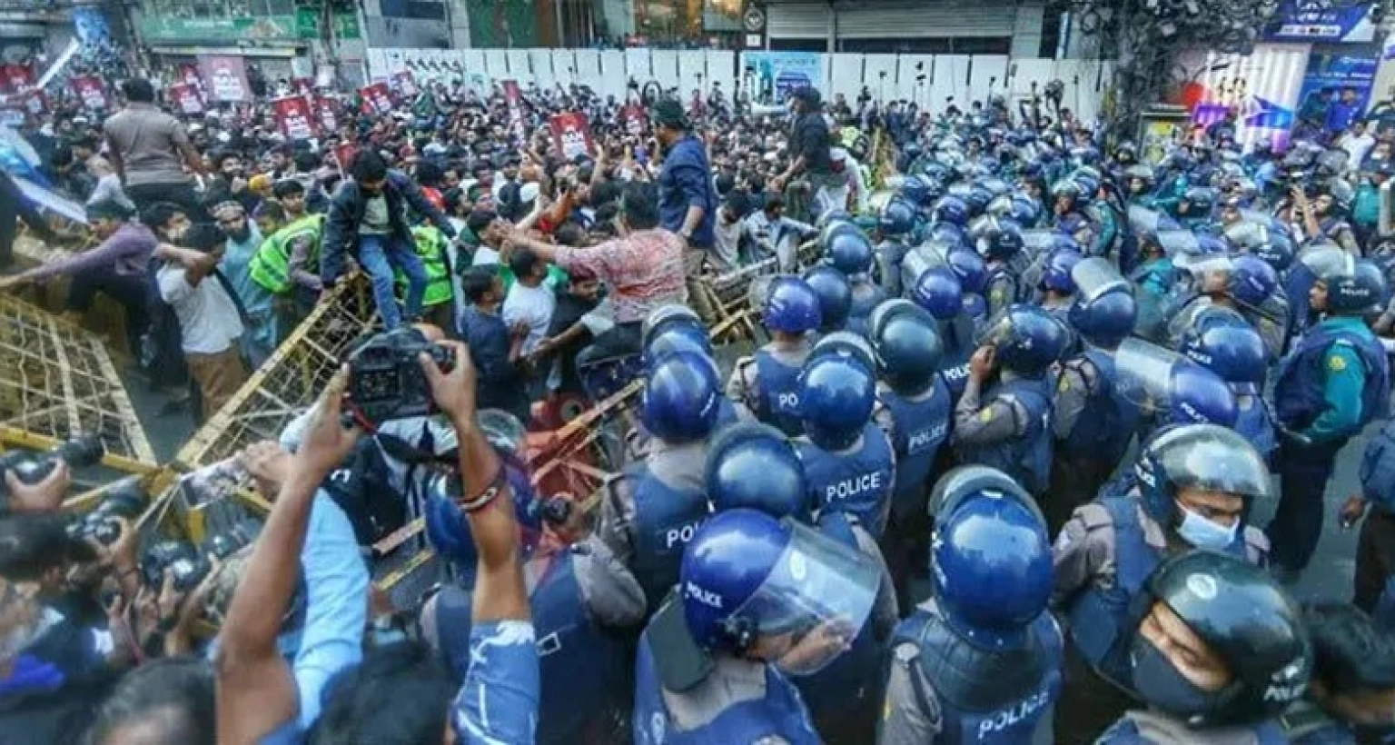 ‘লং-মার্চ-টু-ইন্ডিয়ান-হাইকমিশন’-কর্মসূচিতে-পুলিশের-বাধা