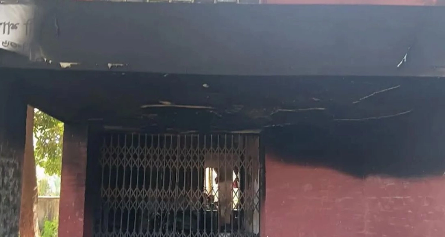 গ্রামীণ ব্যাংকে অগ্নিসংযোগ