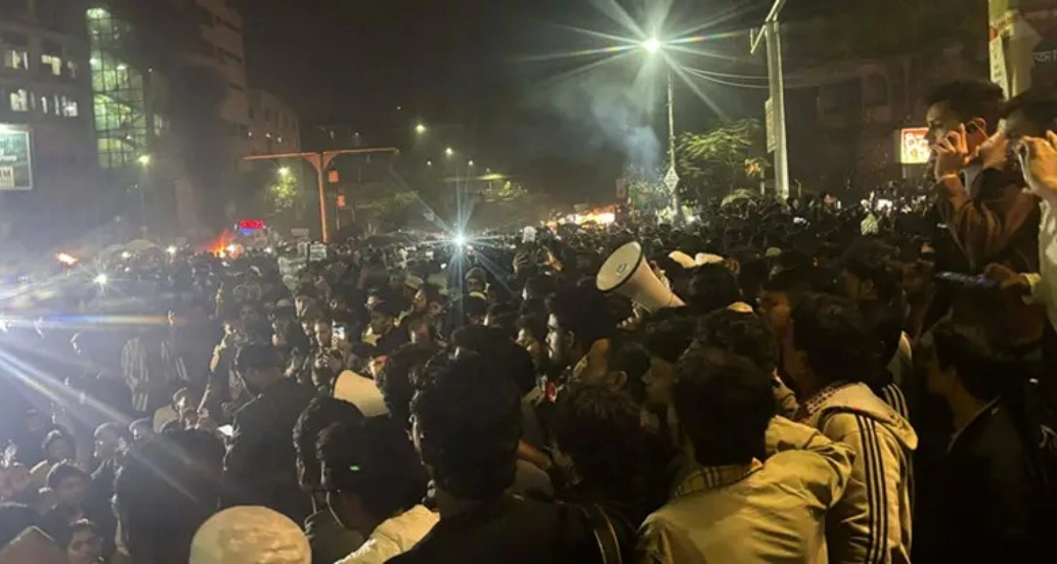 ওসমান হাদির মৃত্যুতে উত্তাল শাহবাগ