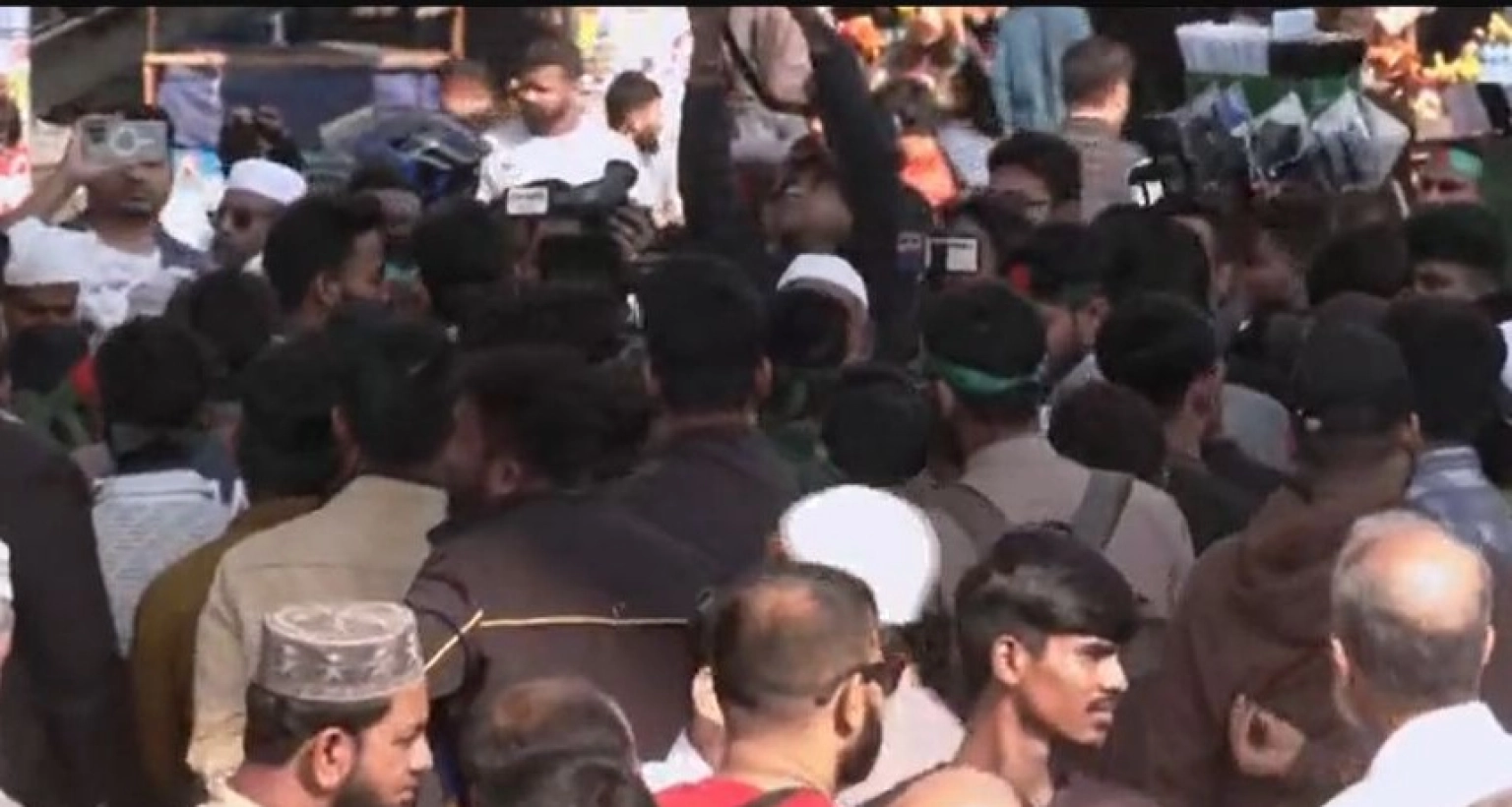 ফের শাহবাগে জড়ো হচ্ছে বিক্ষুদ্ধ ছাত্র-জনতা, ক্রমেই বাড়ছে উপস্থিতি