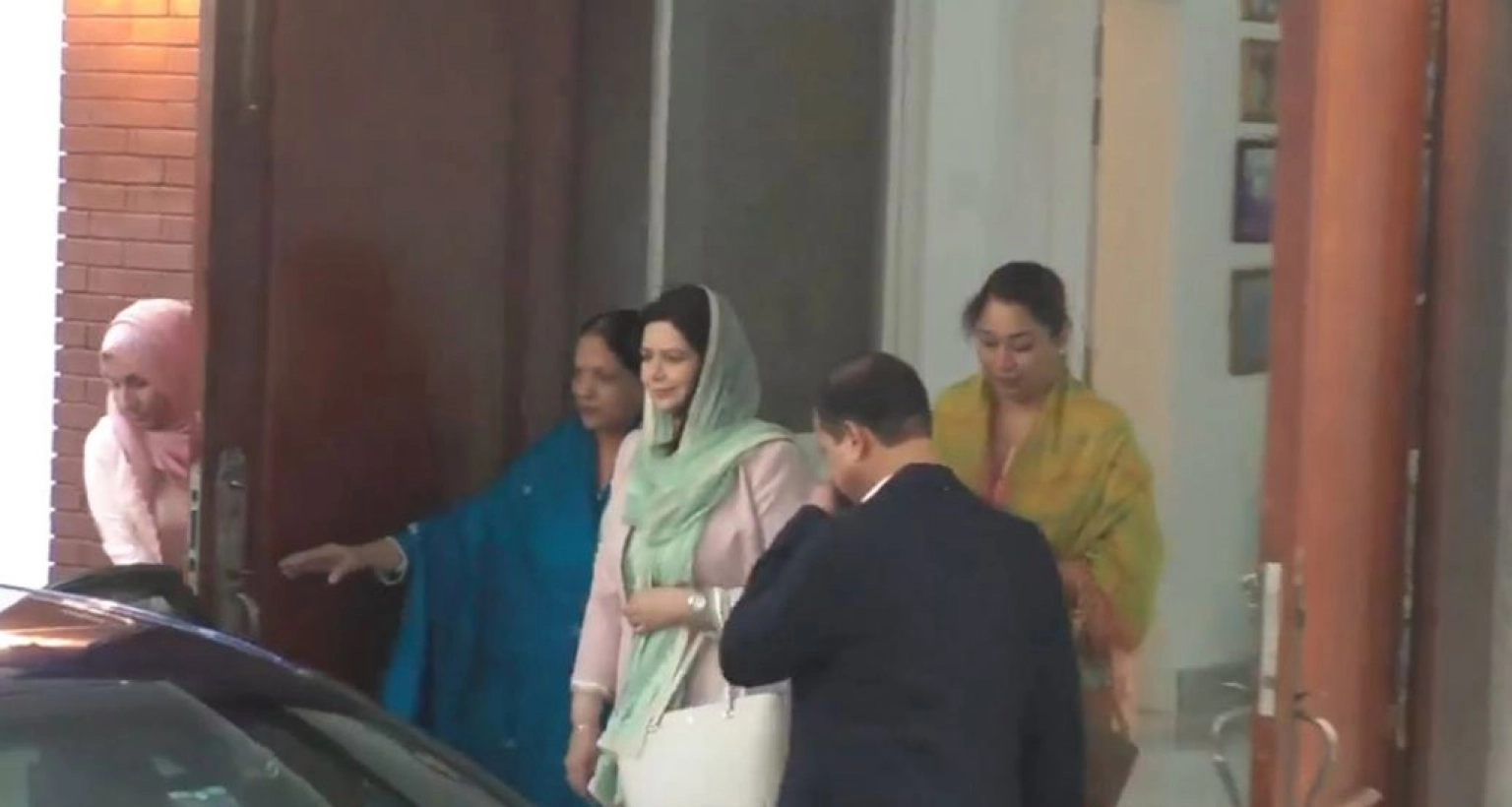 লন্ডনের-উদ্দেশে-ঢাকা-ছাড়ছেন-ডা-জুবাইদা-রহমান