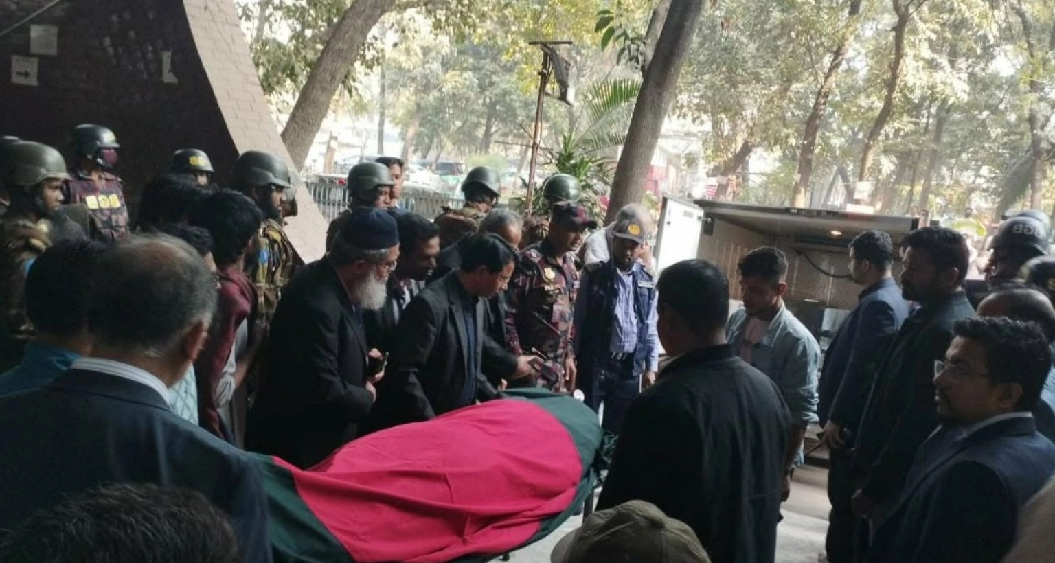 শুরু হয়েছে ওসমান হাদির ময়নাতদন্ত কার্যক্রম
