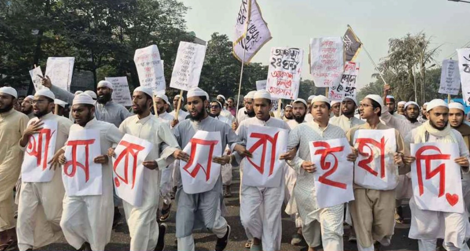 হাদির জানাজায় অংশ নিতে আসছে মিছিলের পর মিছিল