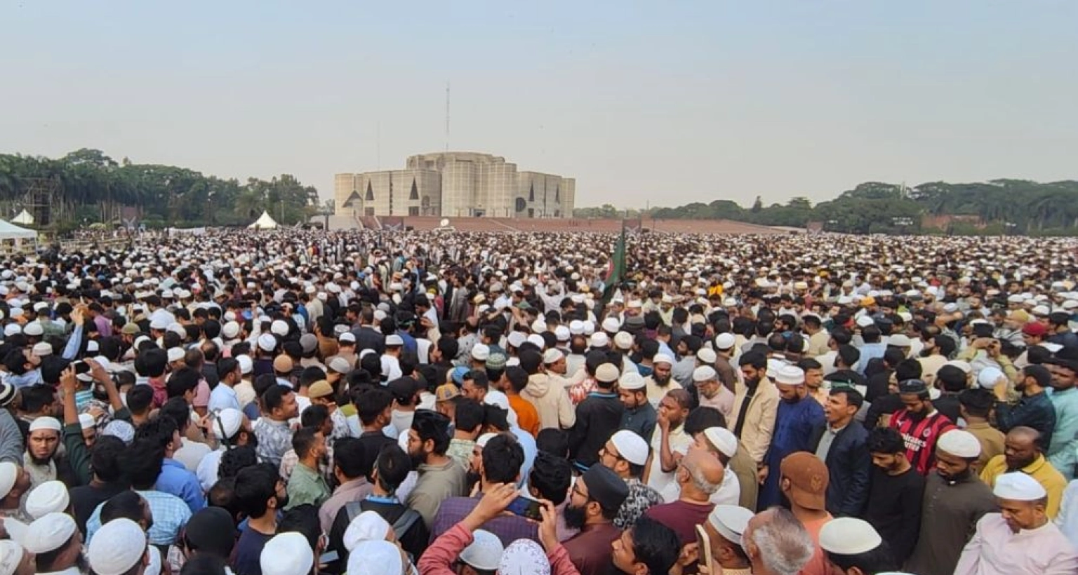 ‘সারা বাংলাদেশ আজ কাঁদছে’