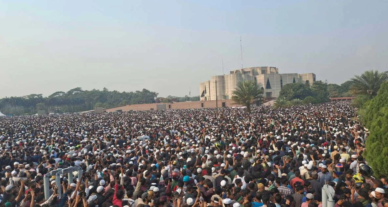 স্মরণকালের সবচেয়ে বড় জানাজা শহীদ ওসমান হাদির