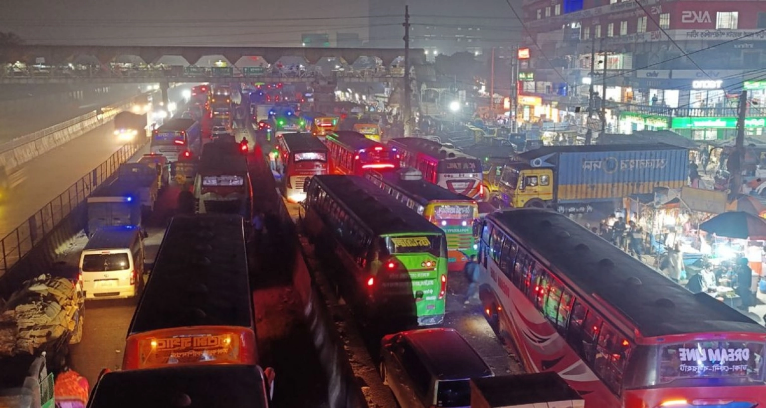 চিটাগাংরোড থেকে সোনারগাঁও ১০ কিমি পর্যন্ত তীব্র যানজটের সৃষ্টি