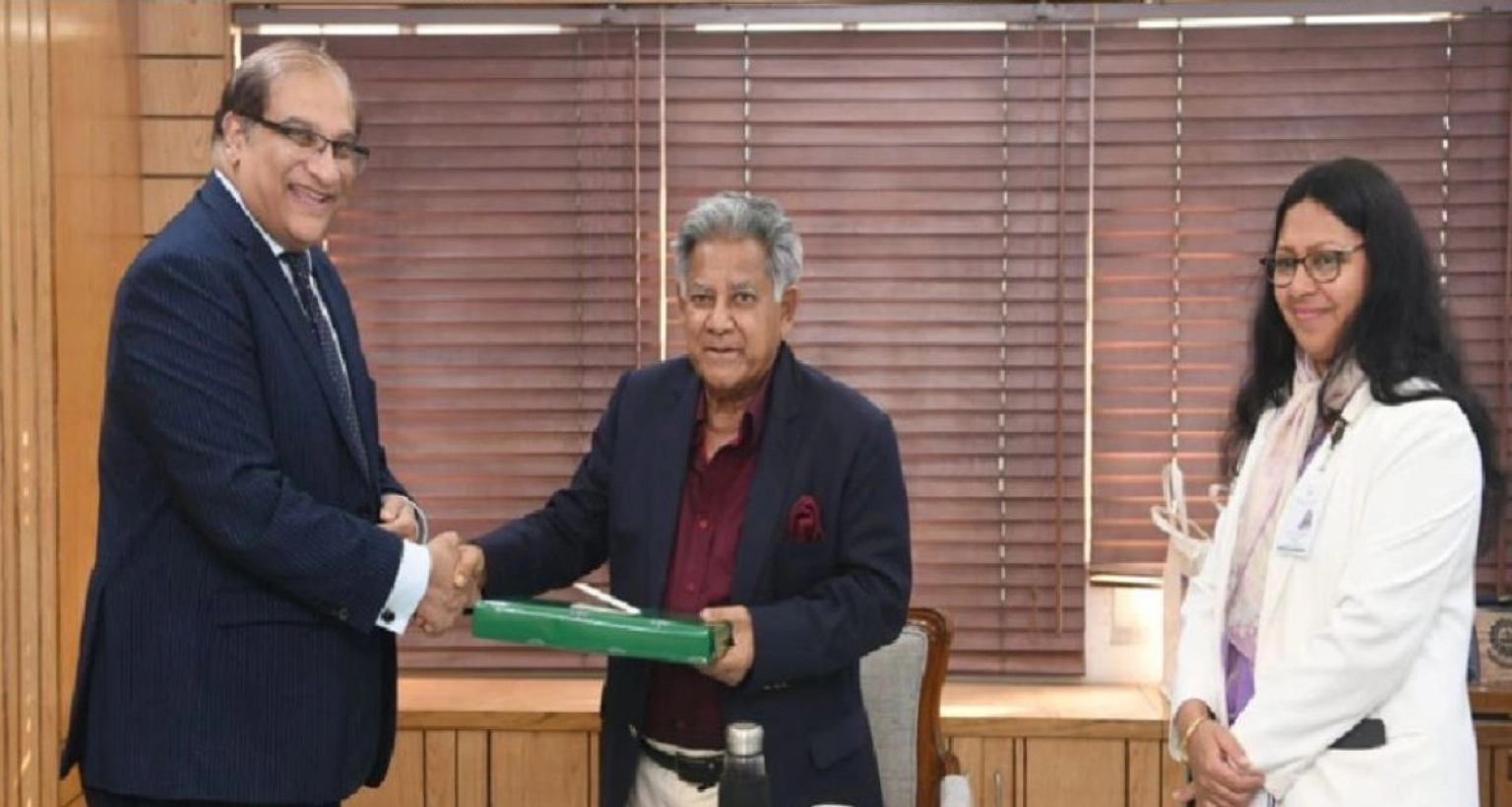 নৌপরিবহন উপদেষ্টার সঙ্গে সাক্ষাৎ করলেন পাকিস্তানের হাইকমিশনার