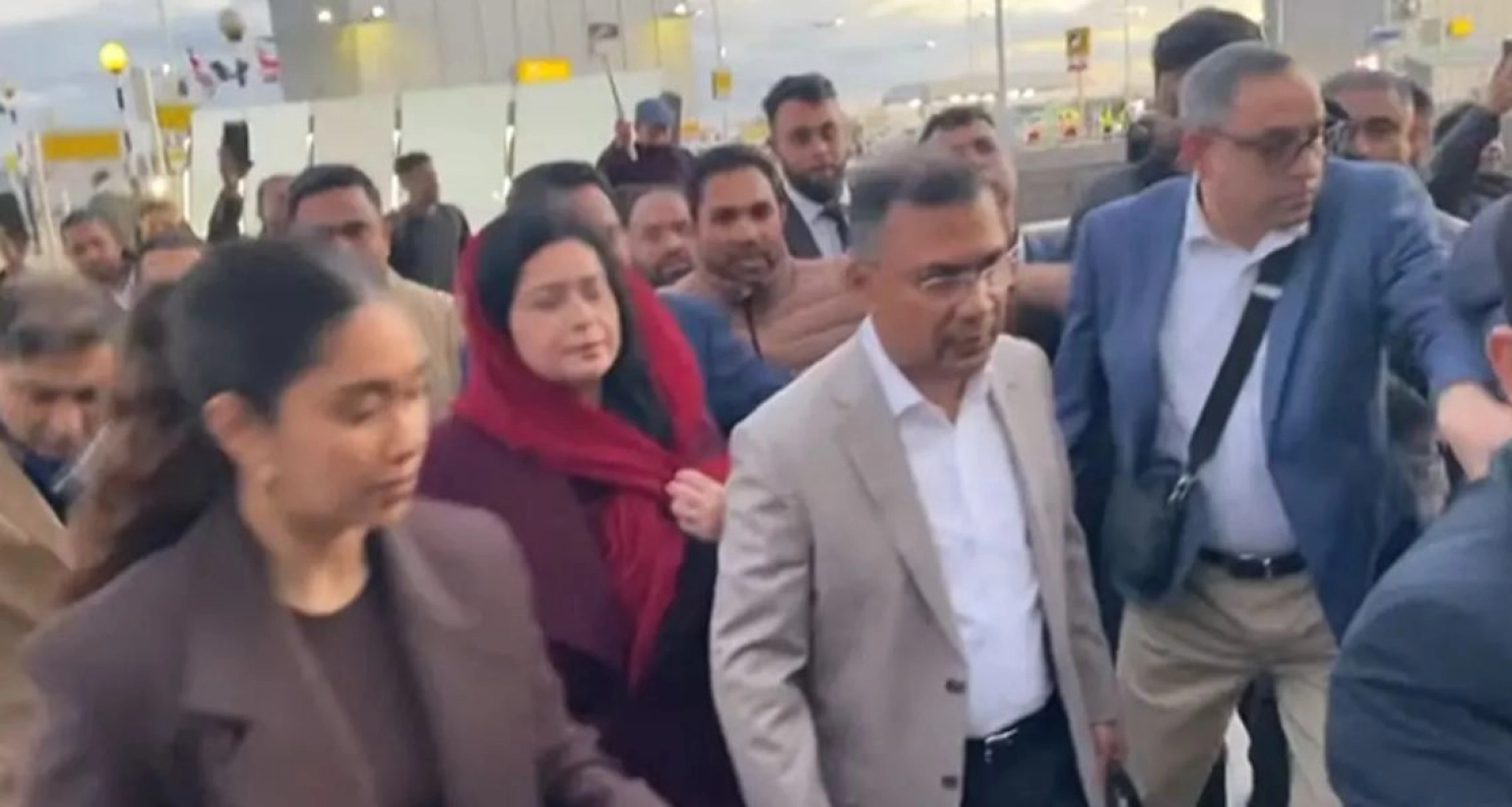 সপরিবার তারেক রহমান এখন হিথরো বিমানবন্দরে 