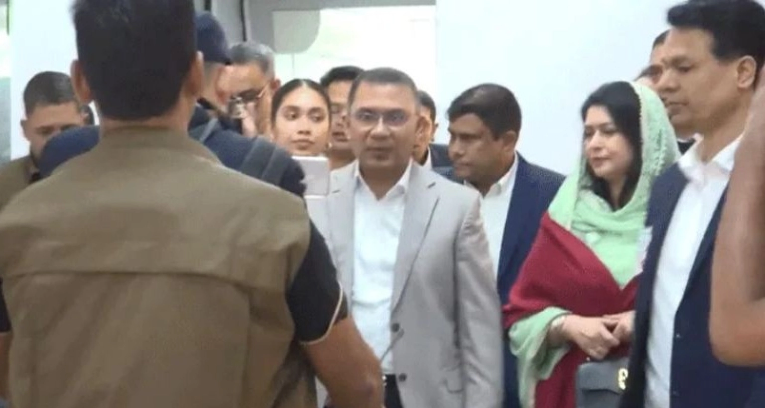 অবশেষে বীরের বেশে দেশে আসলেন তারেক রহমান 