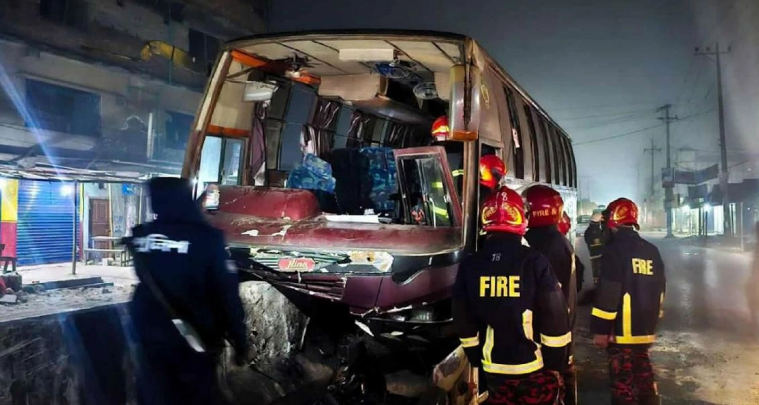 দুর্ঘটনার কবলে বিএনপি নেতাকর্মীদের বহনকারী বাস