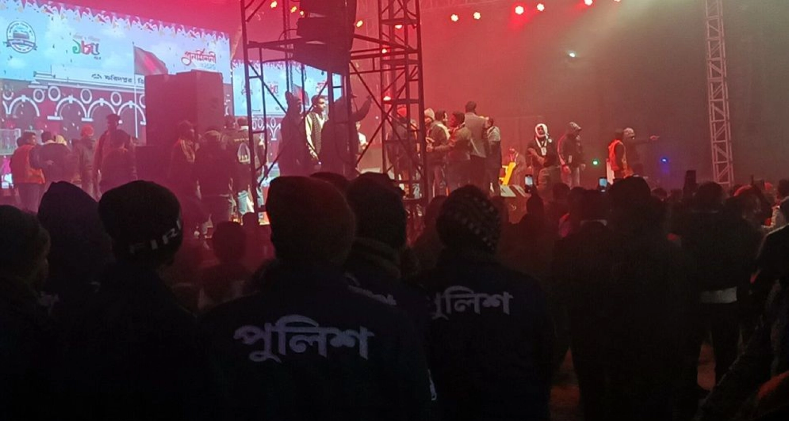 জেমসের কনসার্টে ইট নিক্ষেপ, আহত ২৫