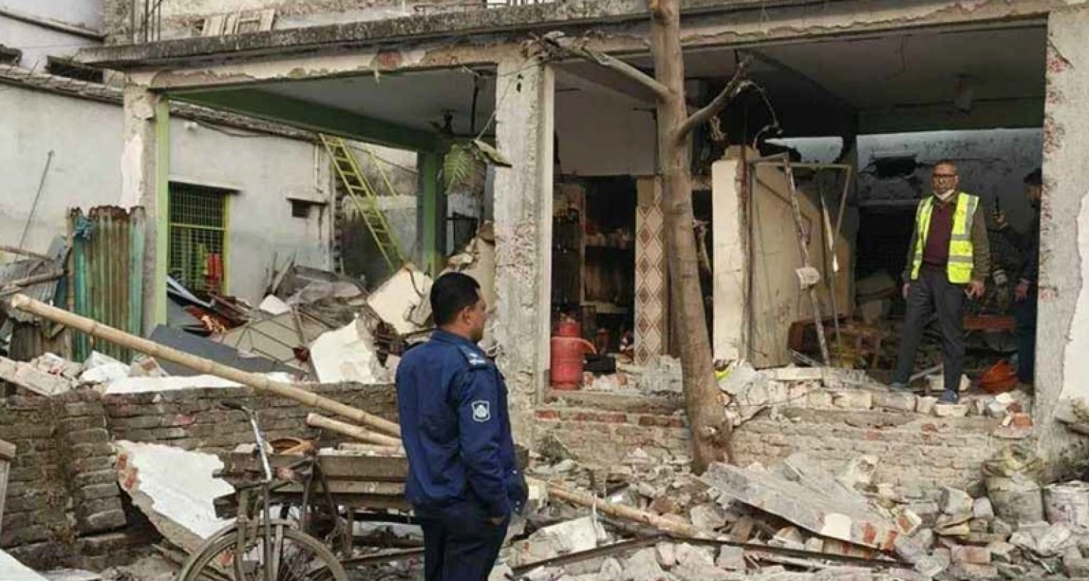 ভয়াবহ বিস্ফোরণে উড়ে গেল মাদরাসা ভবন 