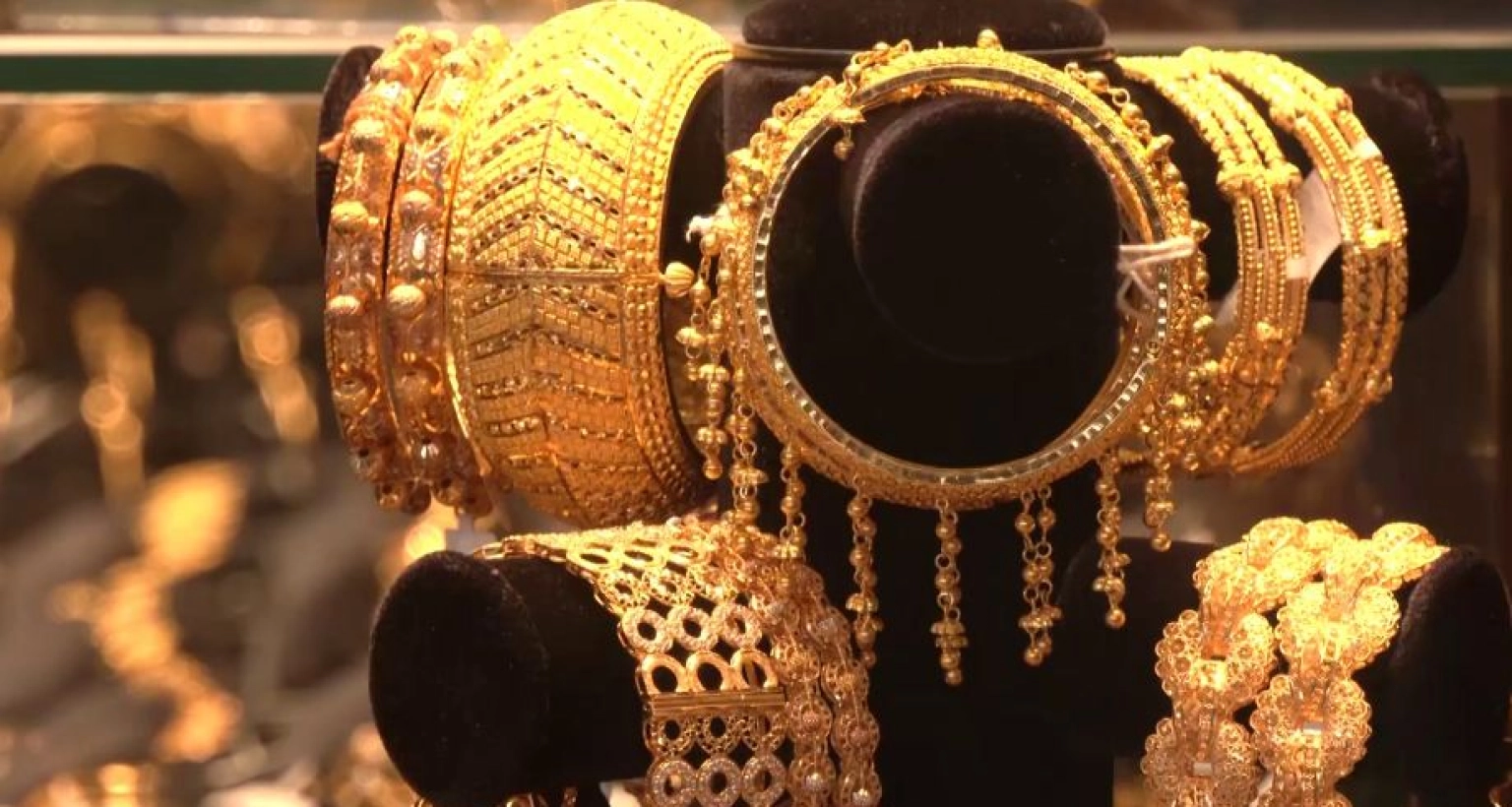 আবার কেন হু হু করে বাড়ছে স্বর্ণের দাম? জানা গেল পেছনের আসল কারণ