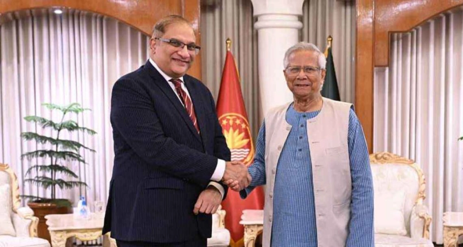 প্রধান উপদেষ্টার সঙ্গে পাক হাইকমিশনারের সাক্ষাৎ, দিলেন যে সুখবর