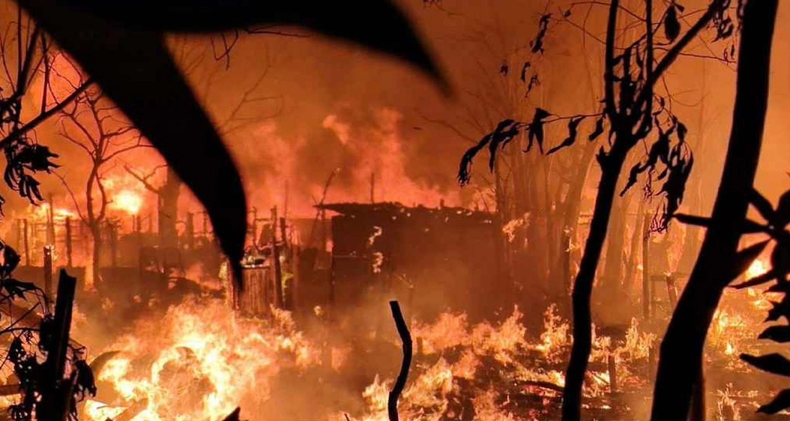 রোহিঙ্গা ক্যাম্পে ভয়াবহ আগুন