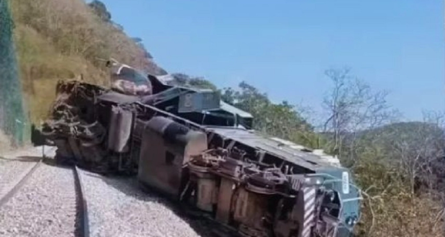 মর্মান্তিক ট্রেন দুর্ঘটনা, ১৩ যাত্রীর মৃত্যু