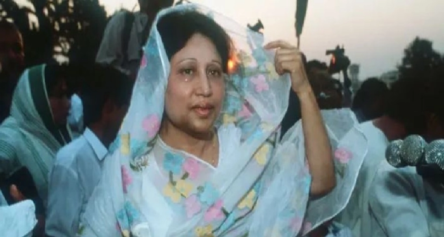 যারা শেষ মুহূর্তে খালেদা জিয়ার পাশে ছিলেন 