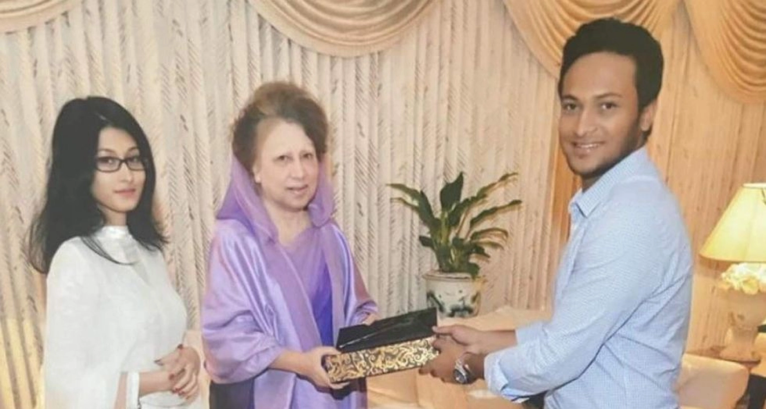 বেগম জিয়ার মৃত্যুতে শোক বার্তায় যা লিখলেন সাকিব