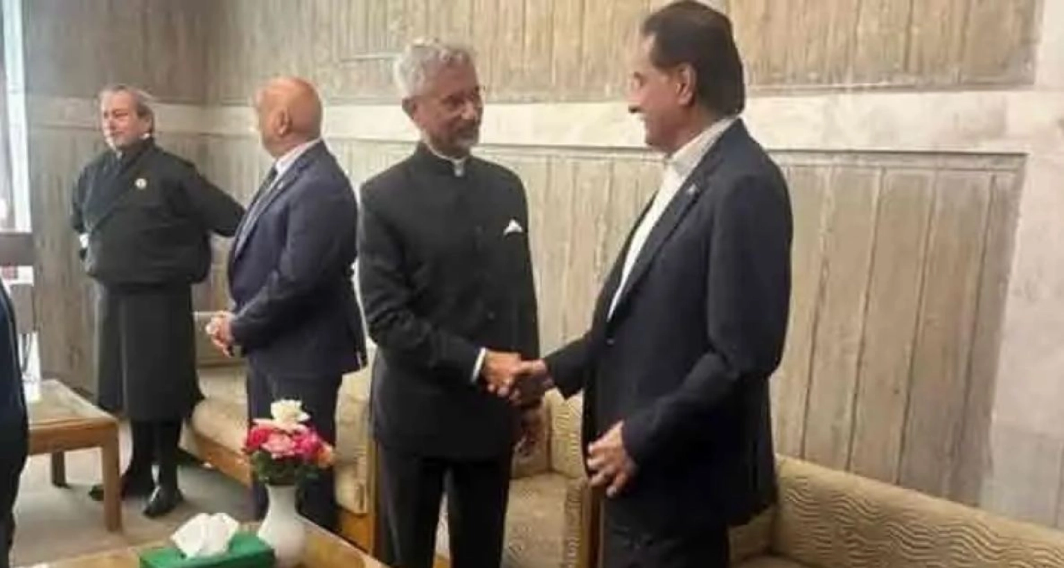 এবার ঢাকায় সাক্ষাৎ পাকিস্তানের স্পিকার-ভারতের পররাষ্ট্রমন্ত্রীর