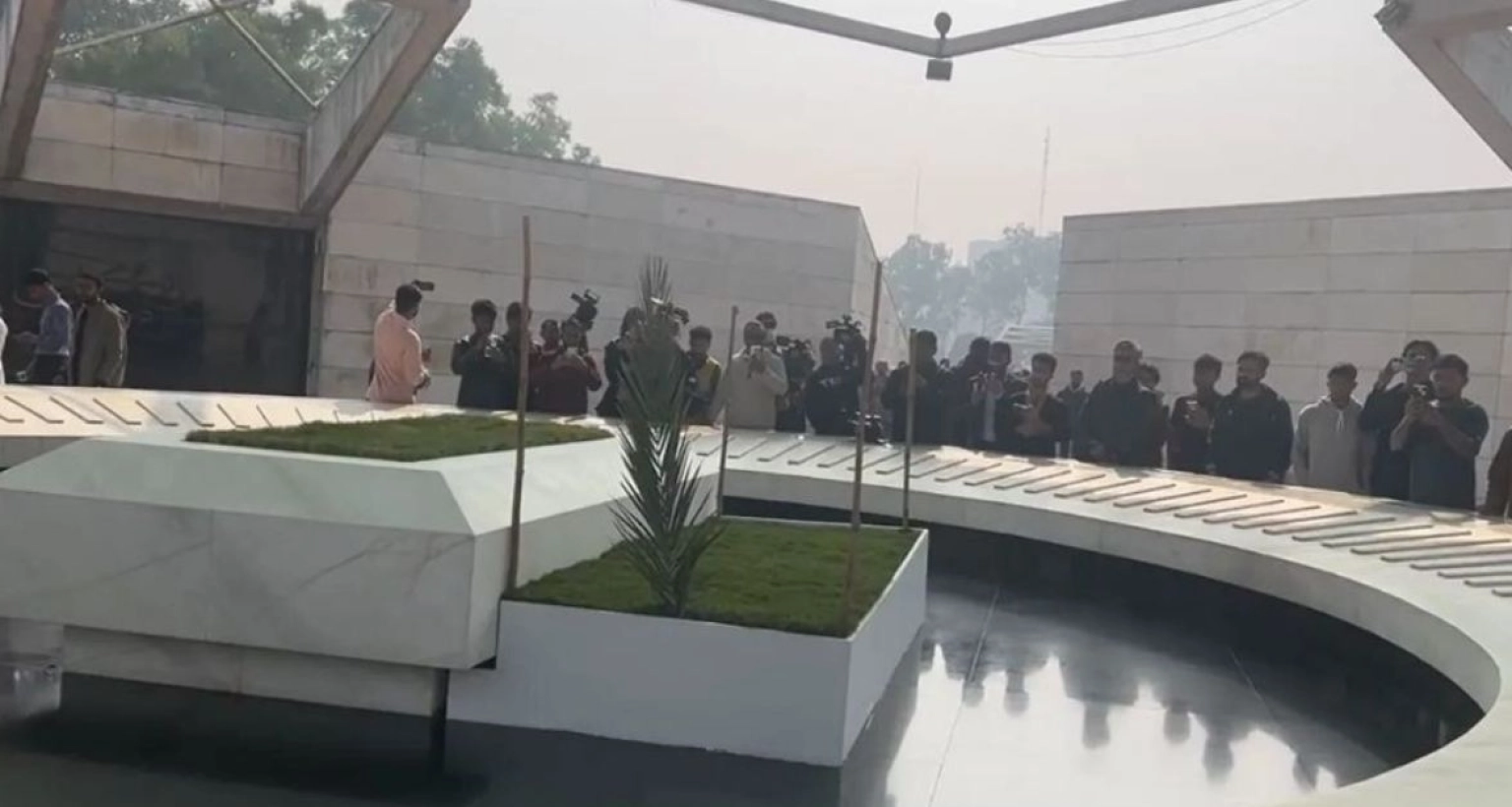 সর্বসাধারণের জন্য উন্মুক্ত জিয়াউর রহমান-খালেদা জিয়ার সমাধিস্থল