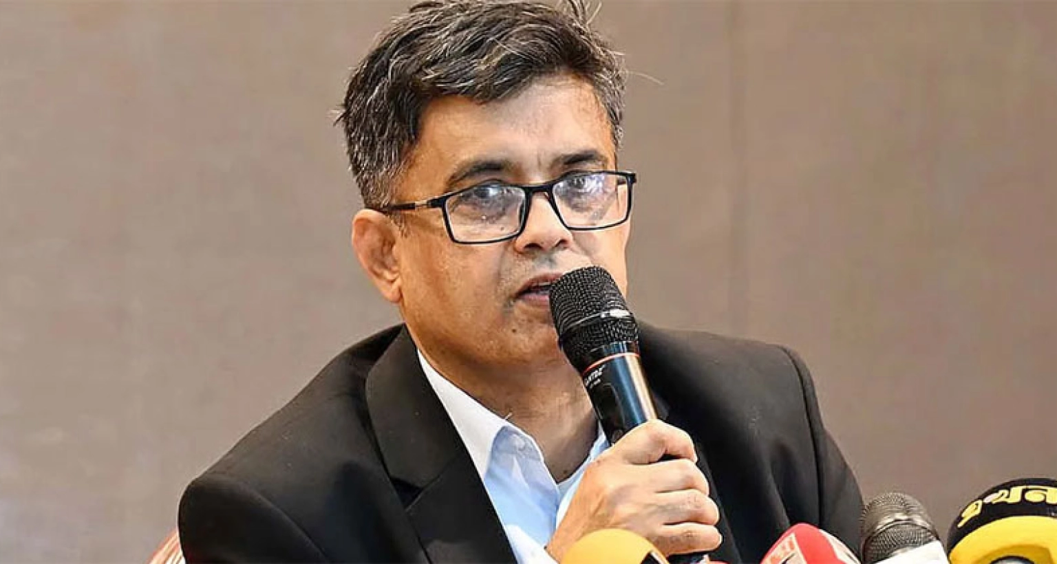 মোবাইল ফোন নিয়ে সুখবর দিলেন প্রেসসচিব