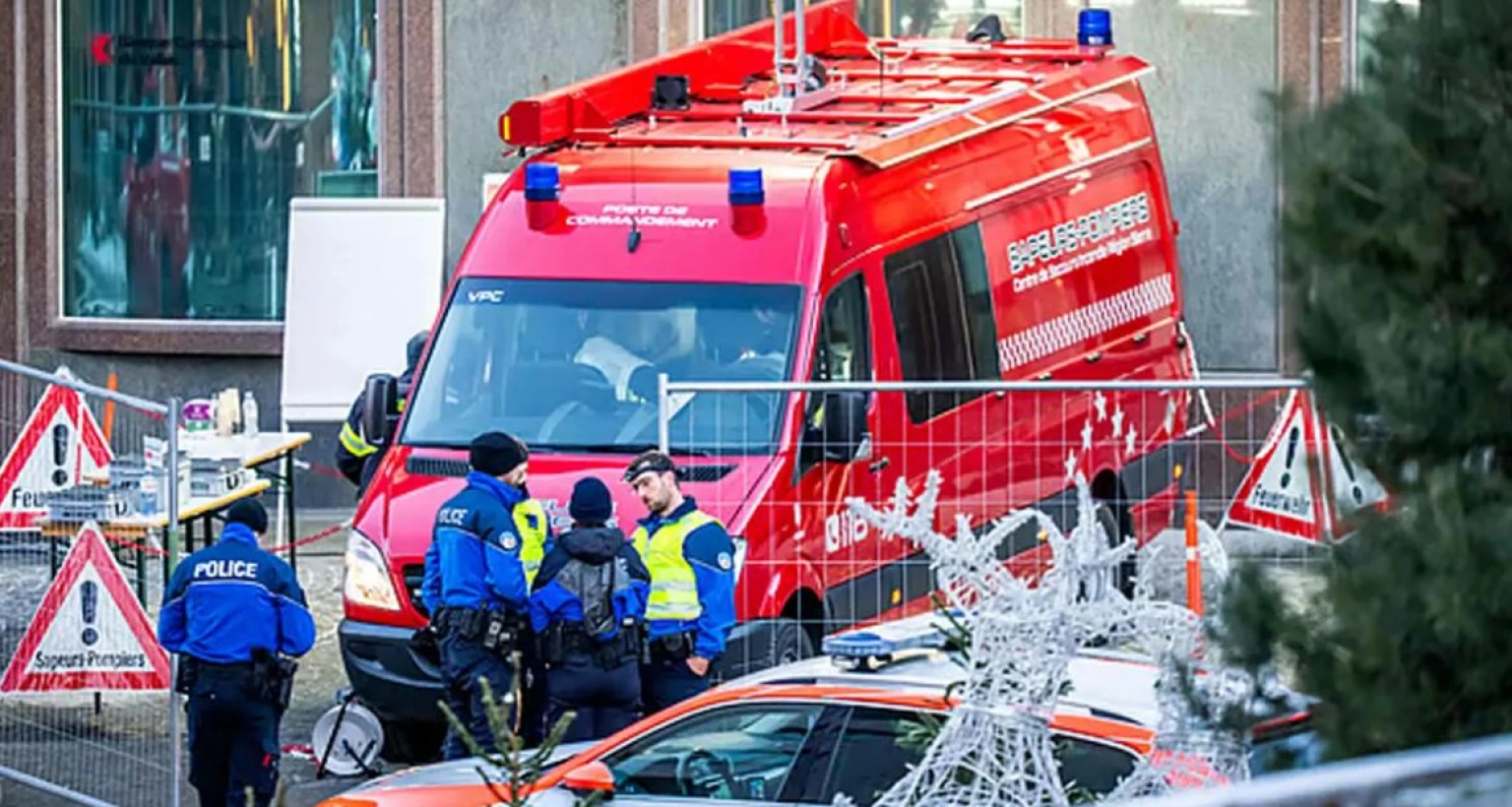 ভয়াবহ অগ্নিকাণ্ডে অন্তত ৪০ জনের মৃত্যু