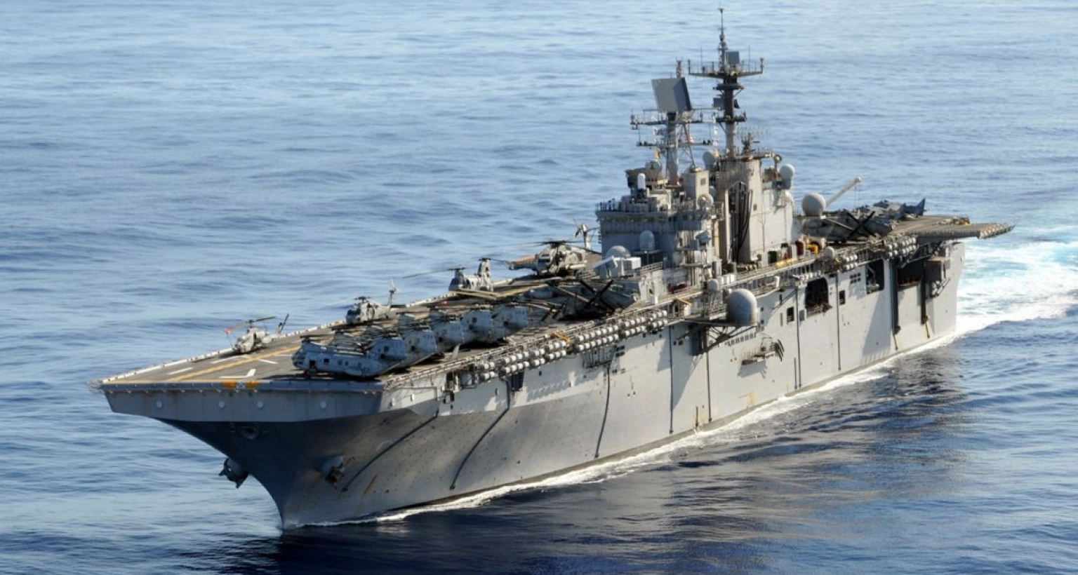 প্রেসিডেন্ট মাদুরো ও তার স্ত্রী যুক্তরাষ্ট্রের যুদ্ধজাহাজে আছেন, আনা হচ্ছে নিউইয়র্কে