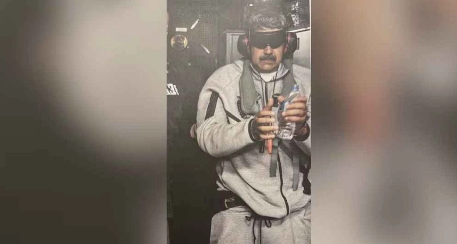 চোখ বাঁধা অবস্থায় আটক মাদুরোর ছবি প্রকাশ