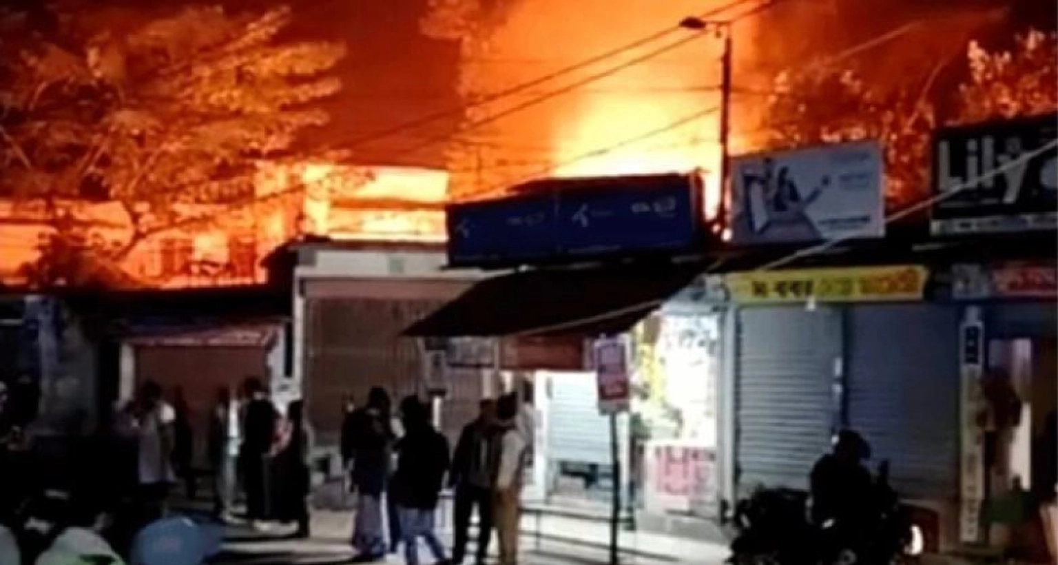 একটুর জন্য প্রাণে বাঁচল ৫০ মাদরাসার শিক্ষার্থী