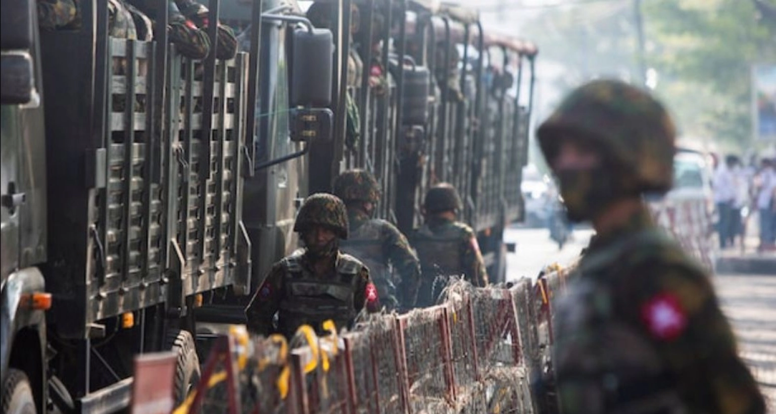 স্কুলে বিমান হামলা, ক্ষতিগ্রস্ত আশে-পাশের বাড়িগুলোও!