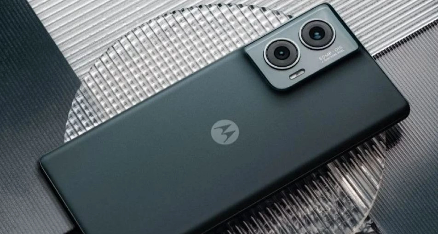 এই জনপ্রিয় 5G স্মার্টফোনে 6000 টাকা ছাড়!