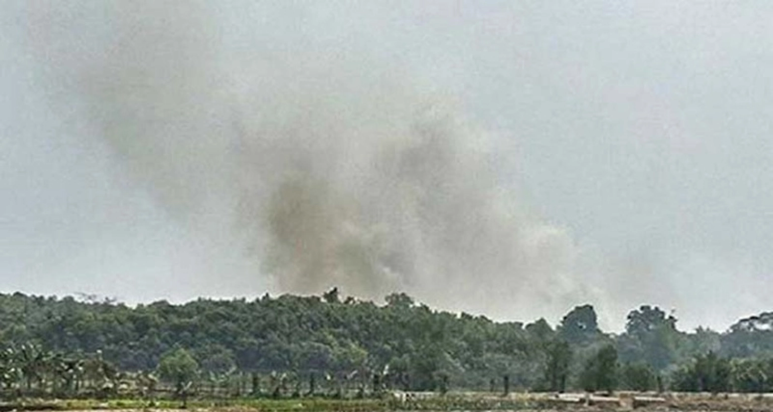 সীমান্তে বিস্ফোরণ-গুলির শব্দে কাঁপছে টেকনাফের বাড়িঘর