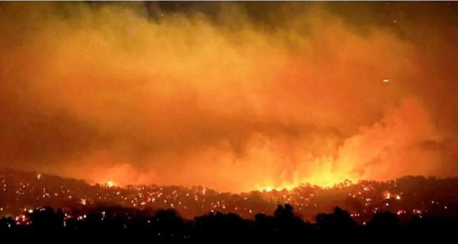 পুড়ে ধ্বংস হয়ে যাচ্ছে ঘরবাড়ি ও বিস্তীর্ণ বনাঞ্চল!