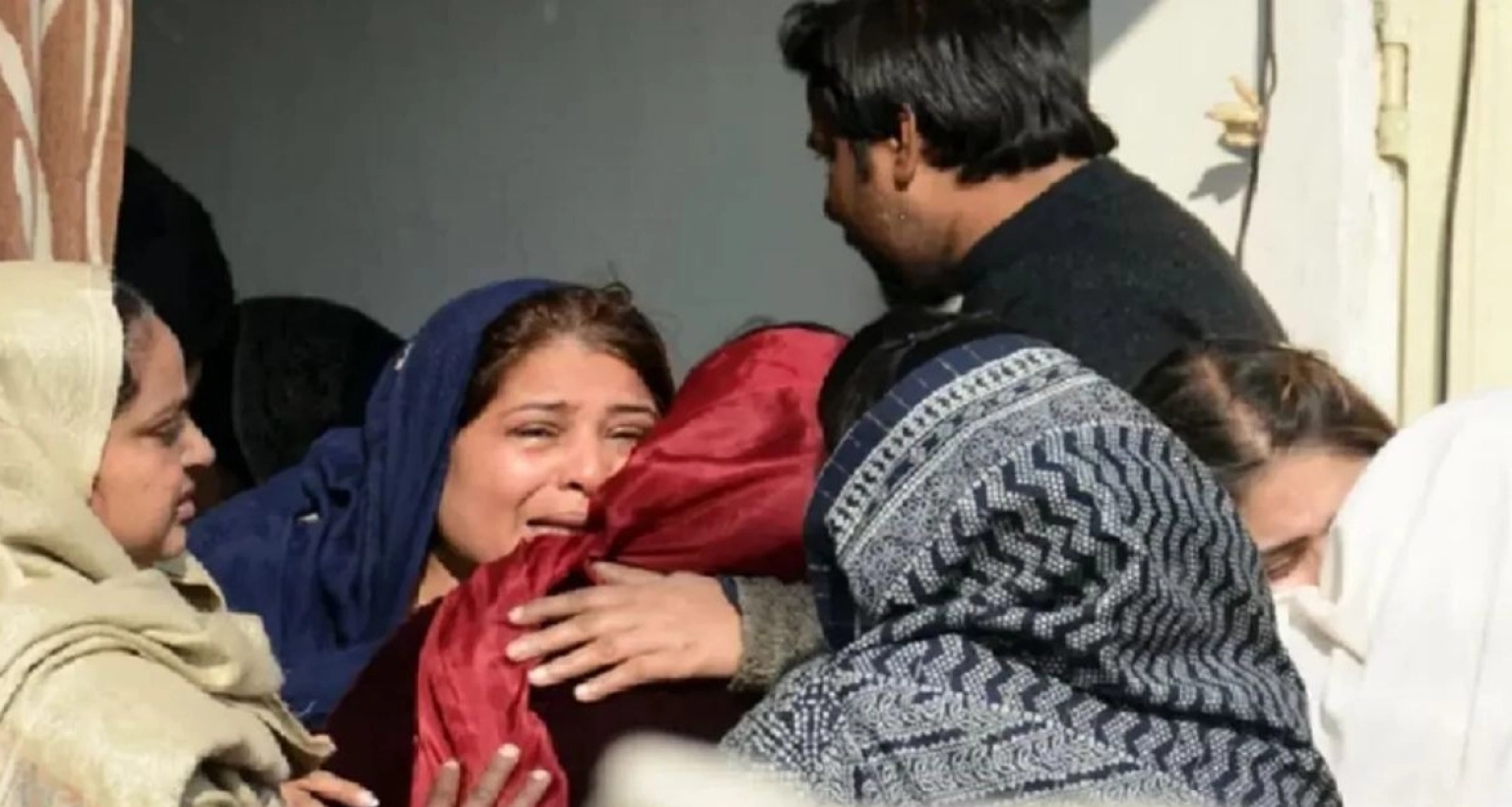 বিস্ফোরণে বিয়েবাড়ির ছাদ ধসে পড়ে, দেয়াল উড়ে যায়, নবদম্পতিসহ ৮ জনের মৃত্যু