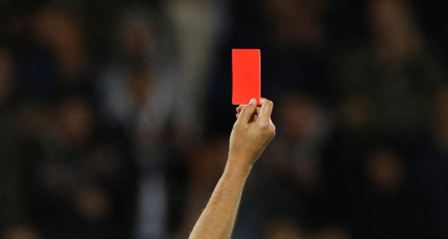 এবার এক অদ্ভুত ও বিরল ঘটনার সাক্ষী হলো ফুটবল বিশ্ব